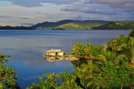 rumah apung danau sentani