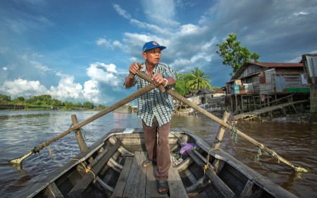 Tukang Perahu Penyeberang