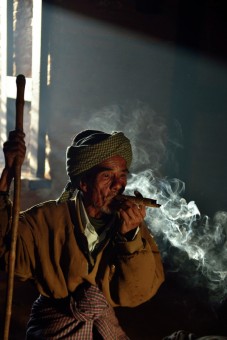 cheroot smoking