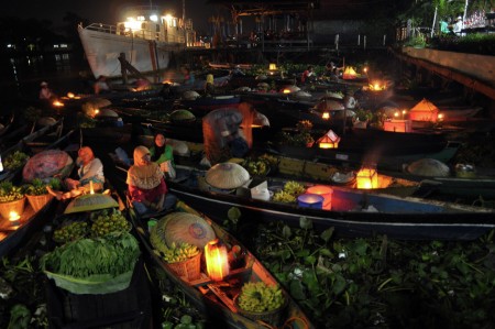 Pasar Terapung Malam