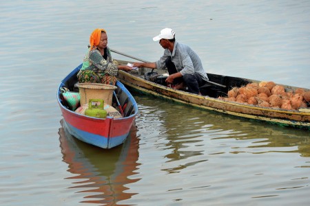 Transaksi Di Atas Perahu