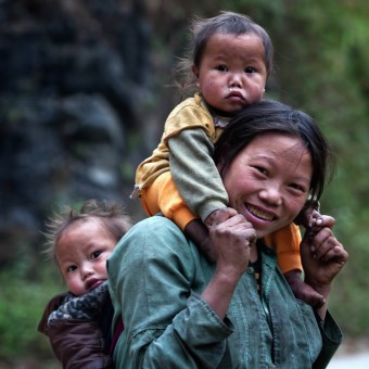 Ba máº¹ con