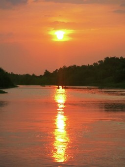 Senja di Ujung Sungai