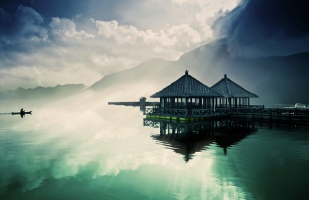 Suasana mistis Danau Batur