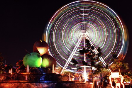 Bianglala di Malam Hari