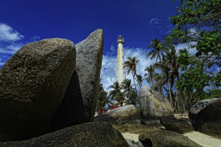 Batu dan Menara Pulau Lengkuas