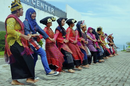 Menari bersama