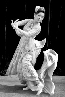 Myanmar Folk Dance