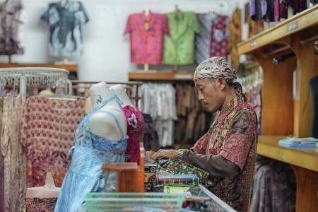 Penjual Batik
