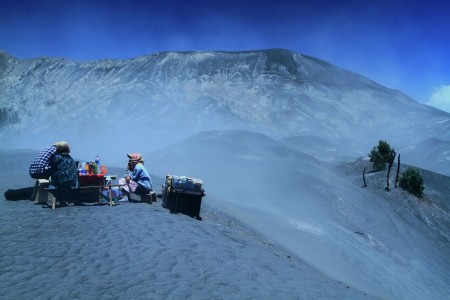 the Bromo shopper