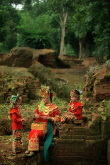 Sharing Betel
