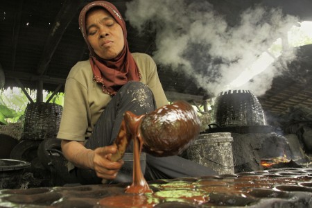 Pengrajin gula merah tebu