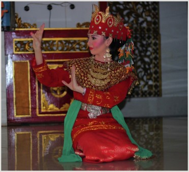 Lentik Jari Si Merah