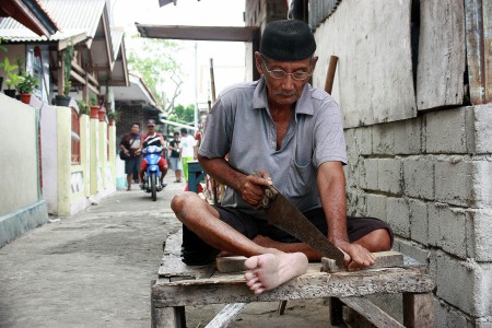- Bekerja -