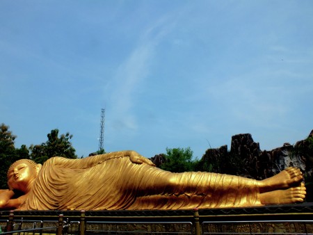 amazing sleeping buddha in mojokerto
