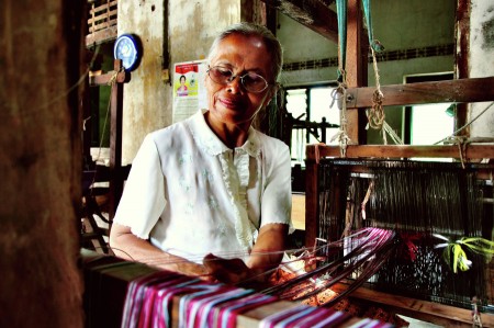 Membuat Tenun Lurik
