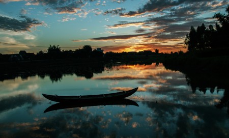 Sunset in Tra river