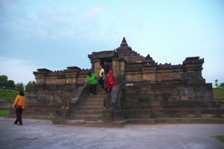 Candi Sambisari nan elok