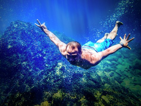 Diving in the submarine volcano, "Banua Wuhu"