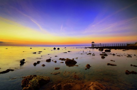 Senja di Pantai Pasir Putih