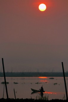 Berangkat ke tengah danau