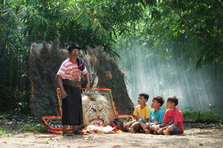 berlatih reog