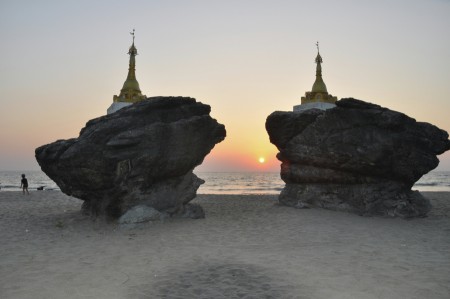 Kyauk Sister and Brother Pagodas