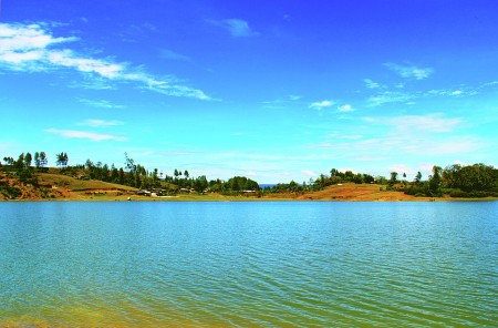 Danau Di Atas Pulau Di atas Danau "Samosir"