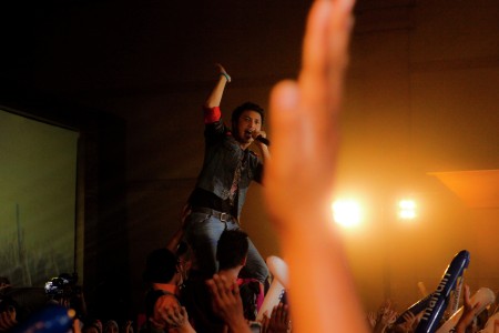 hands up!