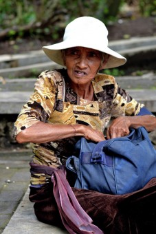 Penjual Kacang di Uluwatu