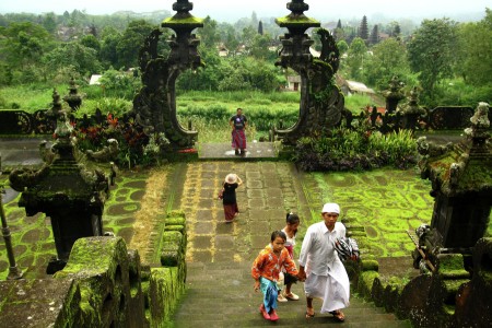 Turis dan Asli Bali