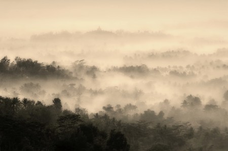 borobudur disaat terbit matahari