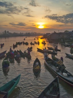 Pasar Terapung Lokbaintan
