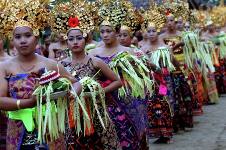 Pendet Dance