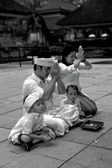 SEMBAHYANG DAN ANAK