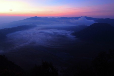 Menunggu Sang Surya Terbit