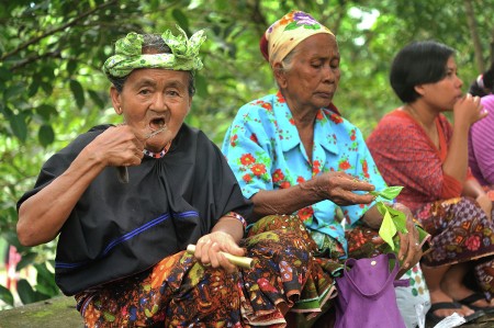 MAKAN SIRIH