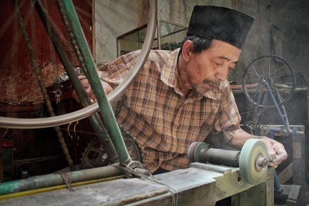 pengrajin batu cincin