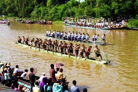 World's unique leg-rowers' boat race