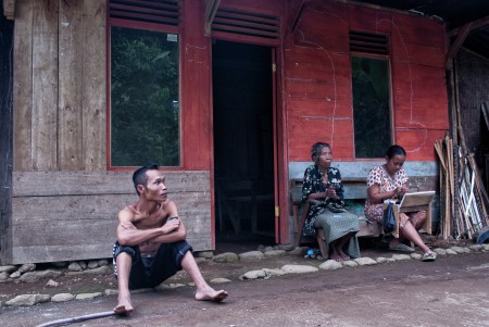 Keluarga nenek Saniah