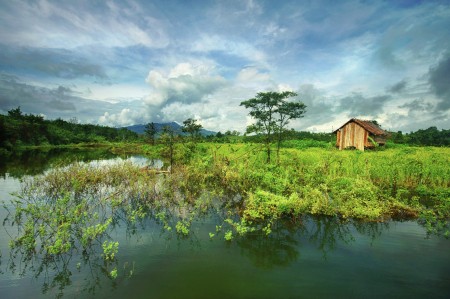 gubuk di sudut danau