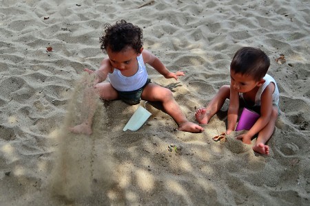 Bermain Pasir