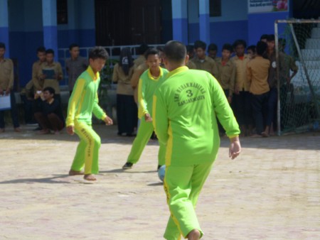main sepak bola