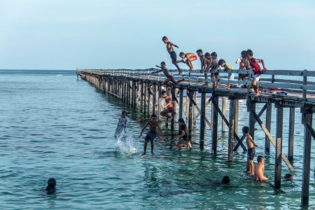 bercanda dengan alam