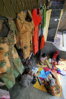 Pengrajin Kebaya