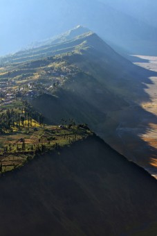 PAGI HARI PERKAMPUNGAN BROMO