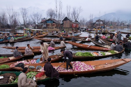 The Hereditary Tradition of Vegetable Floating Market On Dal Lak