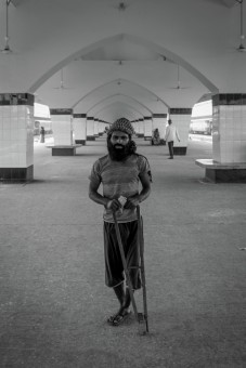 One legged porter