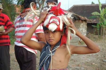 Penari Topeng Cilik