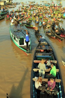Holiday in floating market